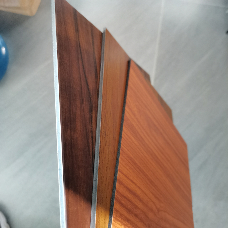 Dimensioni e colori versatili disponibili per pannelli compositi in alluminio di legno con laminazione a pellicola PVDF