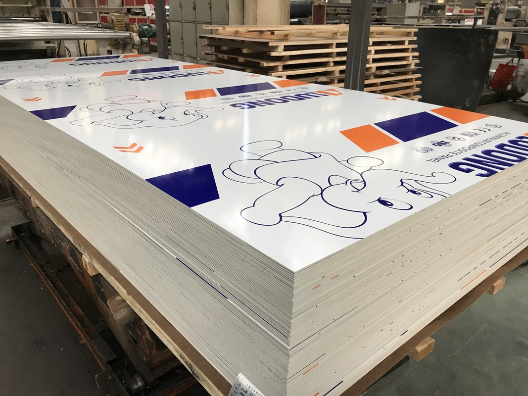 FR B1 A2 ACP Fabbricazione di pannelli compositi in alluminio a base di alucobondo per rivestimenti, pareti di tende, bordi e decorazioni interne