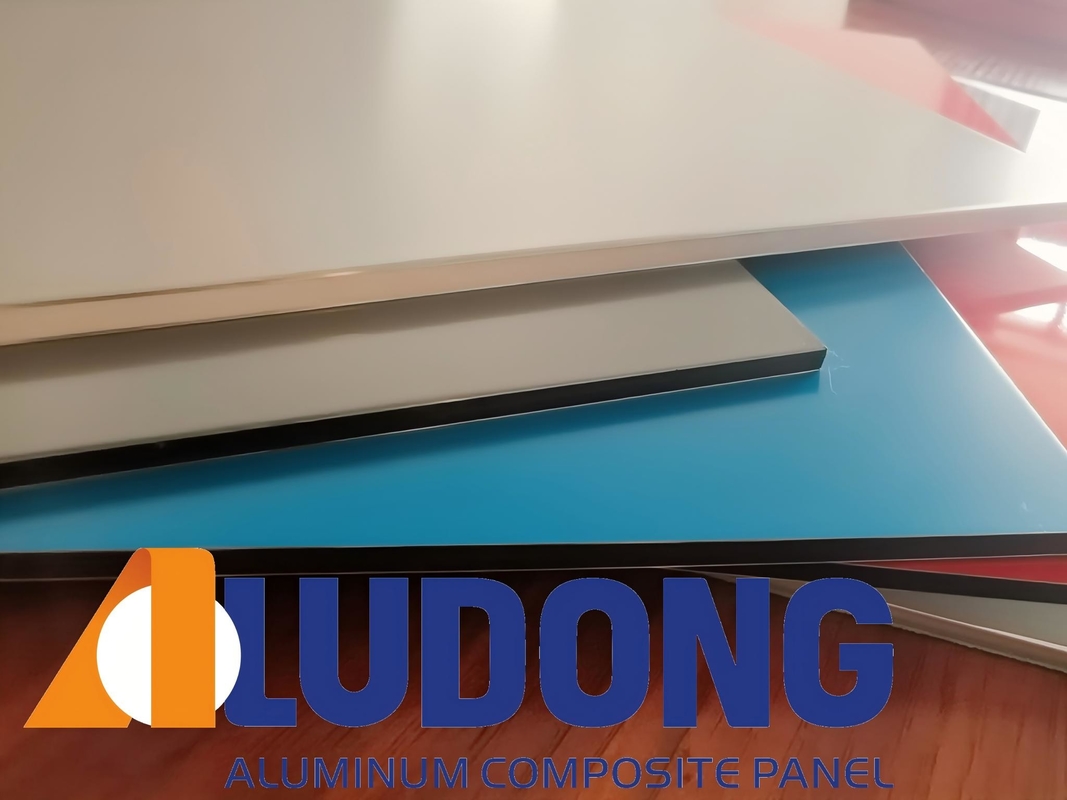 Pannello composito di alluminio ACP Alucbond per cartelloni di stampa Rivestimento di cortina Rivestimenti murali Decorazione interna
