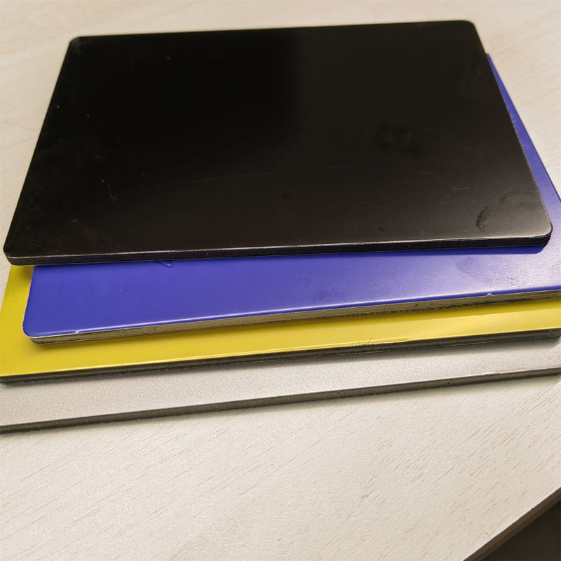 Pannello composito in alluminio Dibond ACM più venduto da 3 mm, rivestimento in PE, superficie piana e stampa semplice per insegne