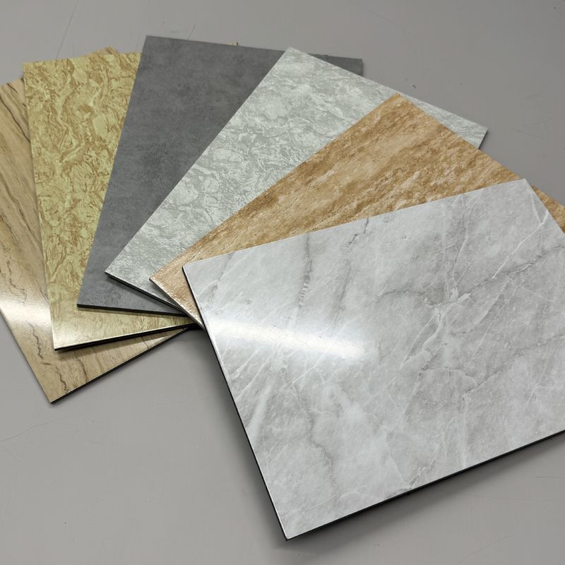 Disponibile Pannello in alluminio marmorizzato da 1220*2440 mm rivestito in PVDF, isolamento termico e resistente ai raggi UV per facciate continue certificato CE