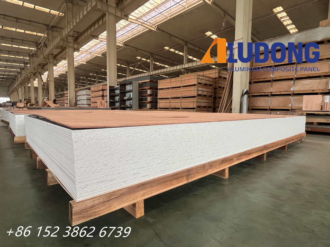FR PVDF di grado B1 rivestito di pannelli compositi di alluminio ignifugo spessore 4 mm per edifici
