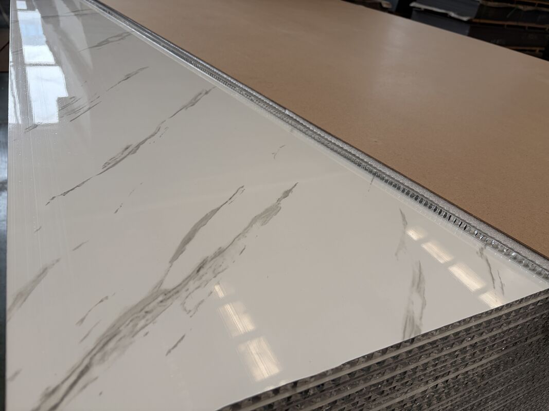 Pannello a nido d'ape in alluminio per soffitti, coperture, rivestimenti interni ed esterni