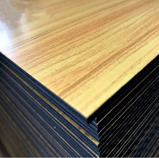 Prodotto in vendita a caldo, carta di alluminio per pannelli ACP 4x8 ft Disponibile su misura, facile da installare, materiale da costruzione per decorazioni interne ed esterne
