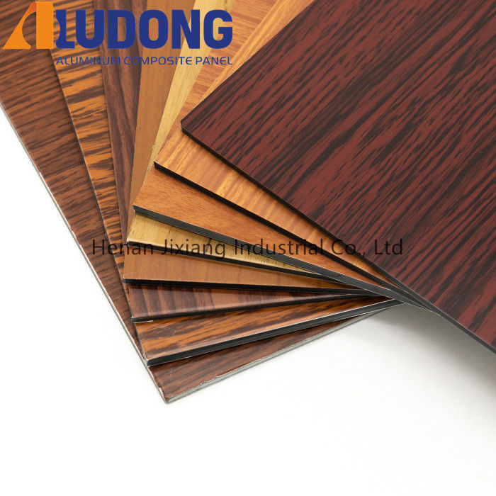 In magazzino 1220*2440mm pannelli compositi in alluminio Modello di legno, resistenza elevata a muffe per decorazioni d'interni CE certificato