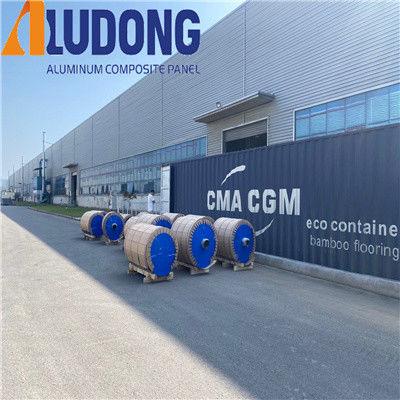 0.18mm Ultra Thin Glossy PE / PVDF Coated Aluminum Coil per la stampa di rivestimenti di segnaletica