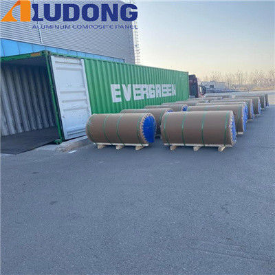 0.18mm Ultra Thin Glossy PE / PVDF Coated Aluminum Coil per la stampa di rivestimenti di segnaletica