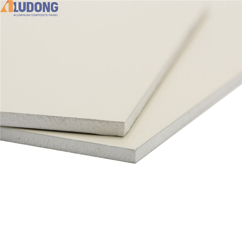 A2 pannello composito di alluminio ignifuge 4 mm, rivestimento PVDF, non infiammabile per pareti a tenda di grado Alucobond