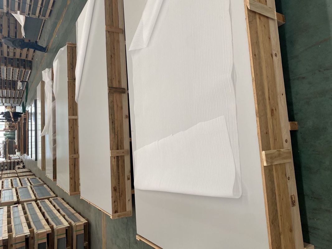 Pannello composito in alluminio PVDF di costruzione contemporanea Alta durezza e facile manutenzione per una protezione duratura