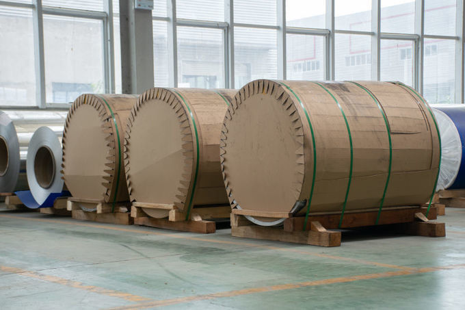 0.18mm Ultra Thin Glossy PE / PVDF Coated Aluminum Coil per la stampa di rivestimenti di segnaletica