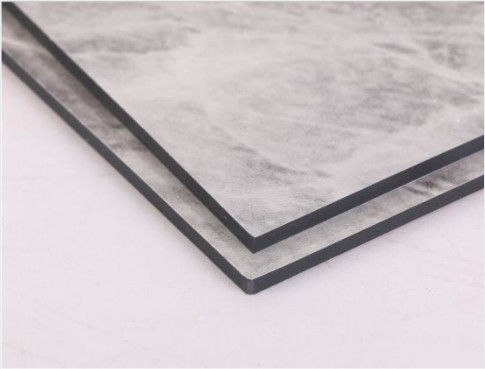 Imballaggio sicuro 3mm Granello di marmo ACM/ ACP PE Rivestimento PVDF, facile pulizia e resistente agli graffi per la cucina Backsplash in magazzino