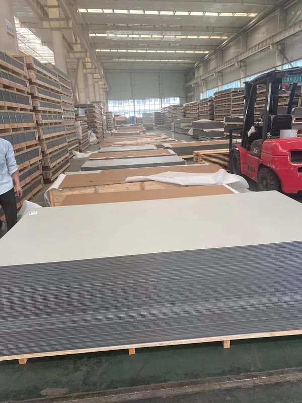 Migliora l'estetica del tuo edificio con pannelli compositi di alluminio spazzolato