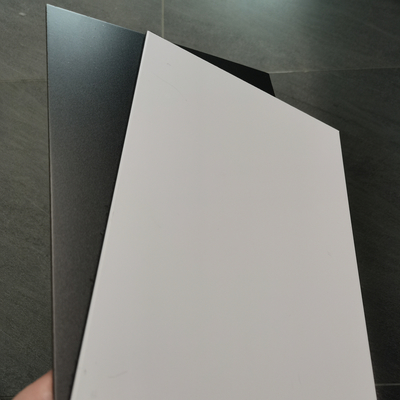 pannello composito di alluminio del PE di spessore di 3mm per il tabellone per le affissioni 0,15 Mmx 0,15 millimetri