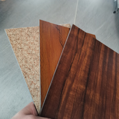 pannello composito di alluminio di legno di larghezza di 1240mm per la decorazione all'aperto del rivestimento