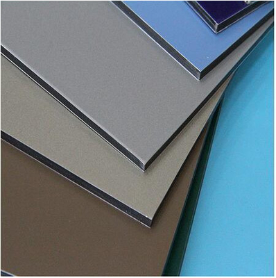 Pannello composito in alluminio con rivestimento PVDF da 25um-30um per facciate di edifici moderni e eleganti
