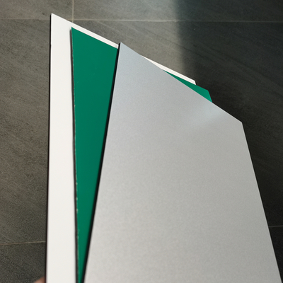 Pannello composito di alluminio 1220mm del PE ACP per la decorazione della parete divisoria degli strati del rivestimento